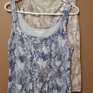 2 Old Navy Women's Size Large Tops - Light Brown and Blue - Pre-Owned